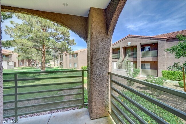 Building Photo - 2120 Sealion Dr