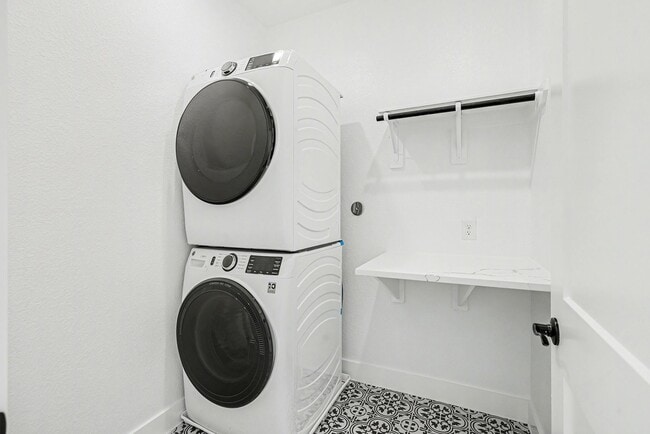 Building Photo - 10846 Day Jassamine Wy