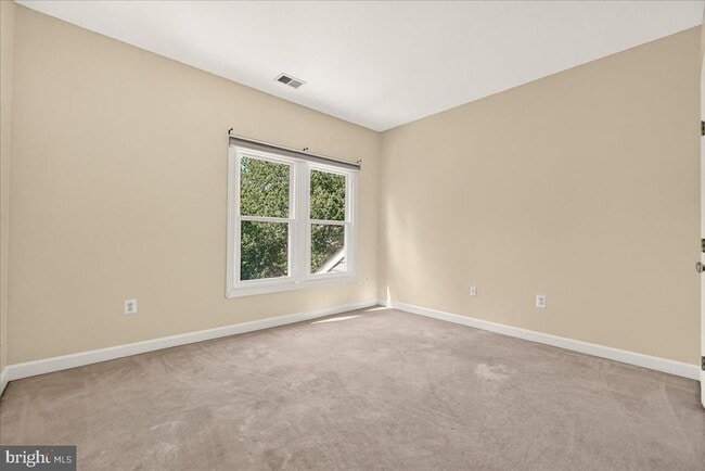 Building Photo - 6430 Bellevue Pl