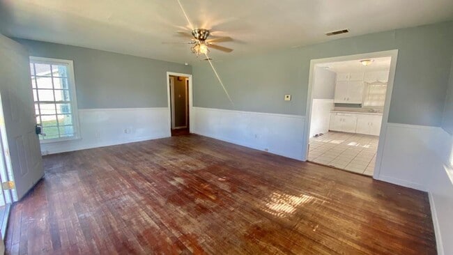 Building Photo - Handyman Special $0 First Month's Rent / “...