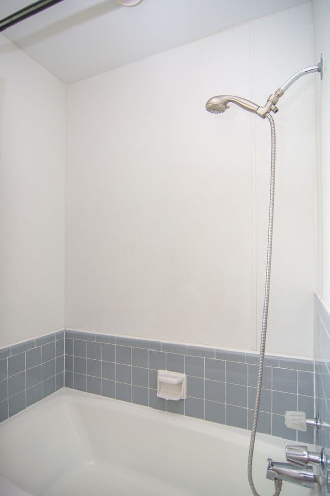 Building Photo - 92 N 2300 W