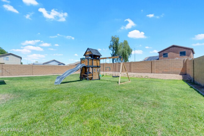 Building Photo - 12638 W Columbine Dr
