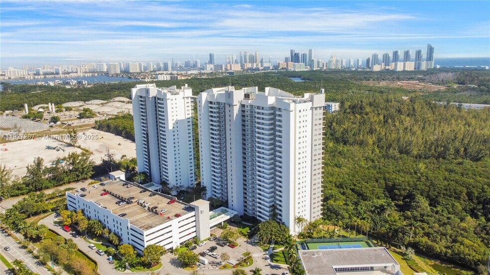 Building Photo - 14951 Royal Oaks Ln