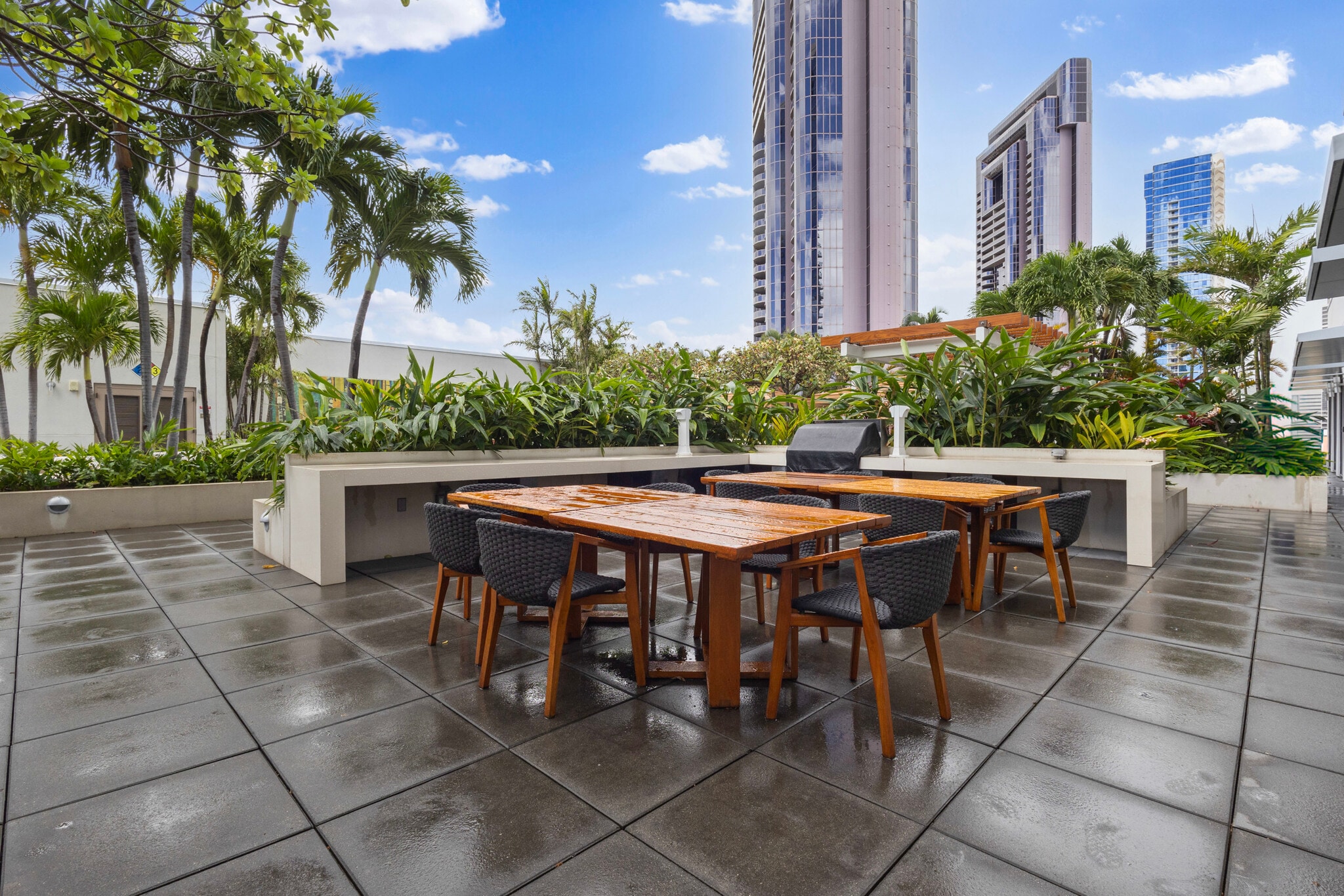 pool/bbq area - 600 Ala Moana Blvd