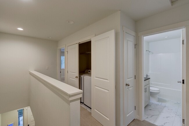 Building Photo - 3 Bedroom/2 Bath  townhouse in Kettlecove community