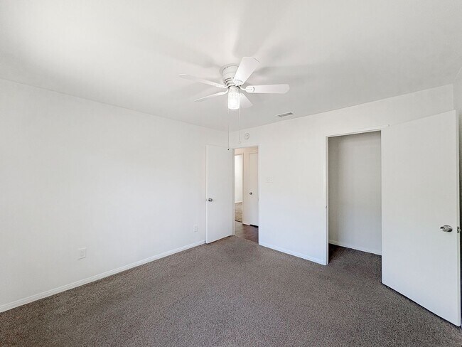 Building Photo - Spacious 4-Bedroom Retreat in the Heart of...