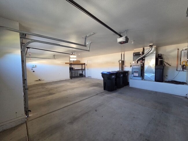 Building Photo - Single-Story 3 Bed / 2.5 Bath Home w/ Private Pool, Spa