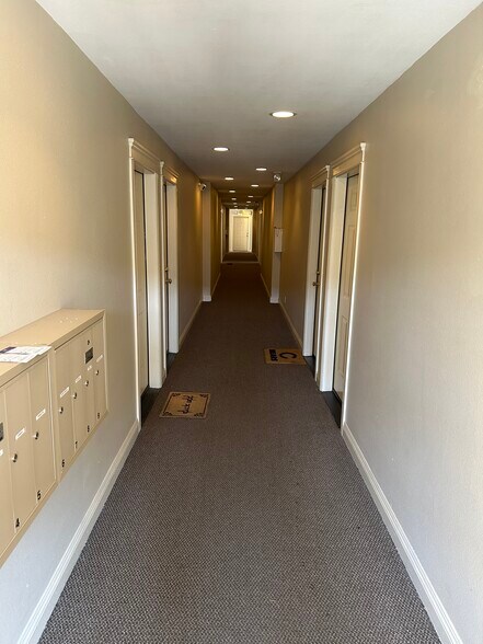 Main common hallway - 2470 Corinth Ave