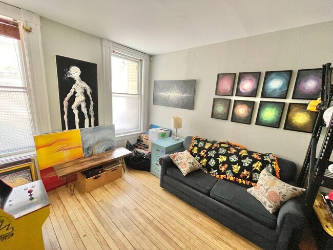 Building Photo - 3 Bedroom Apartment Superior Location South End of Burlington VT Available between 6/5-6/15