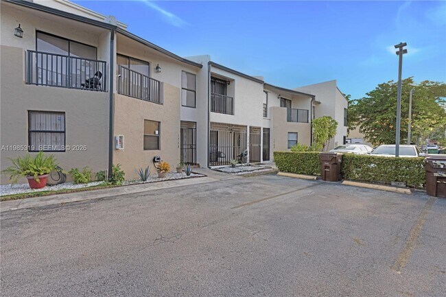 Building Photo - 1758 W 58th St