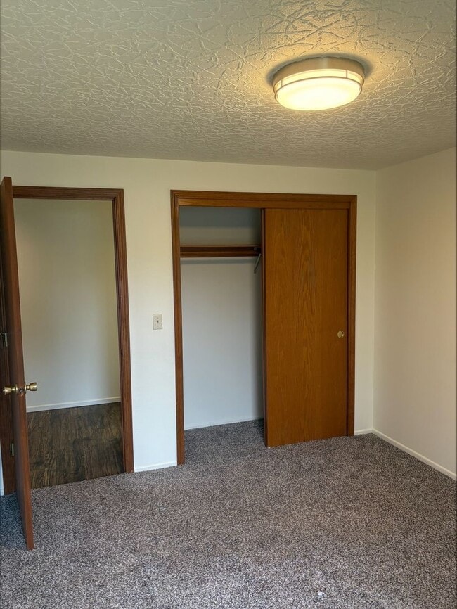 Building Photo - Felida 4 Bedroom with ADA bathroom