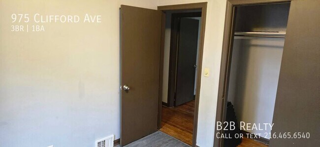 Building Photo - 975 Clifford Ave