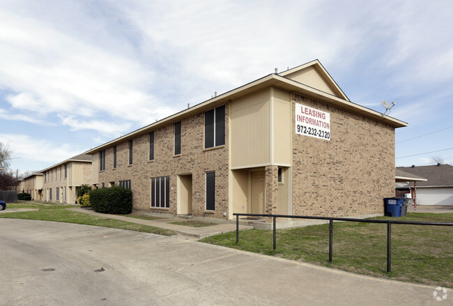 Primary Photo - Trails Place Apartment Homes