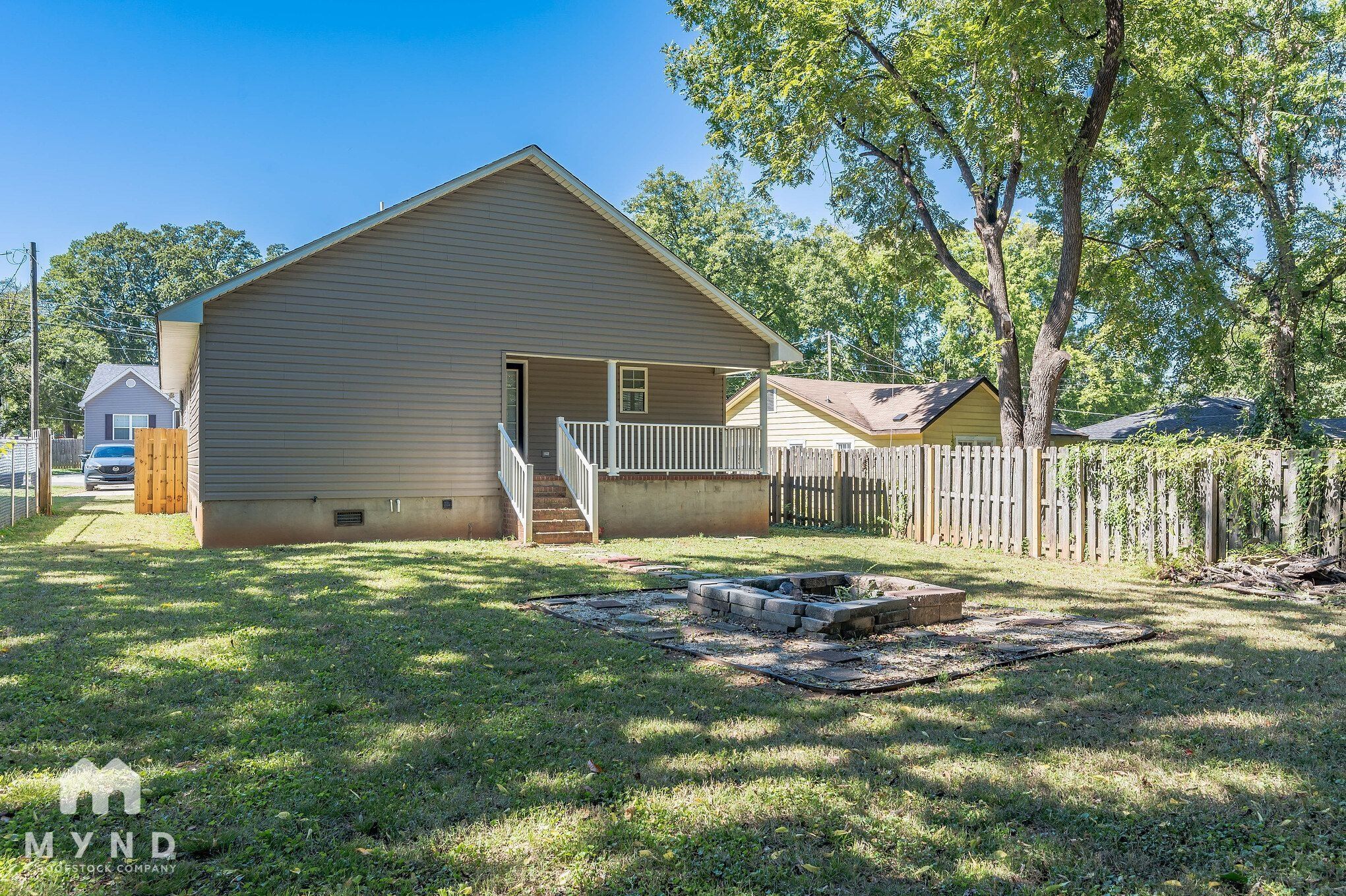 Building Photo - 902 Appleby St NW