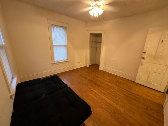 Building Photo - 146 W Gorham St