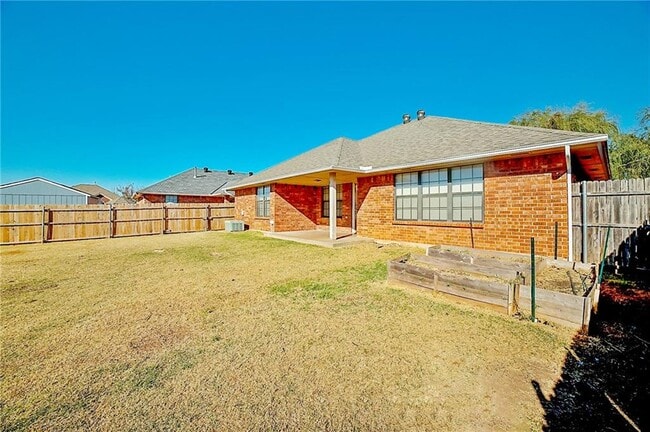 Building Photo - 604 NE 21st St