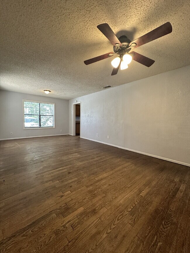Building Photo - Close to Texas Tech University and Downtown