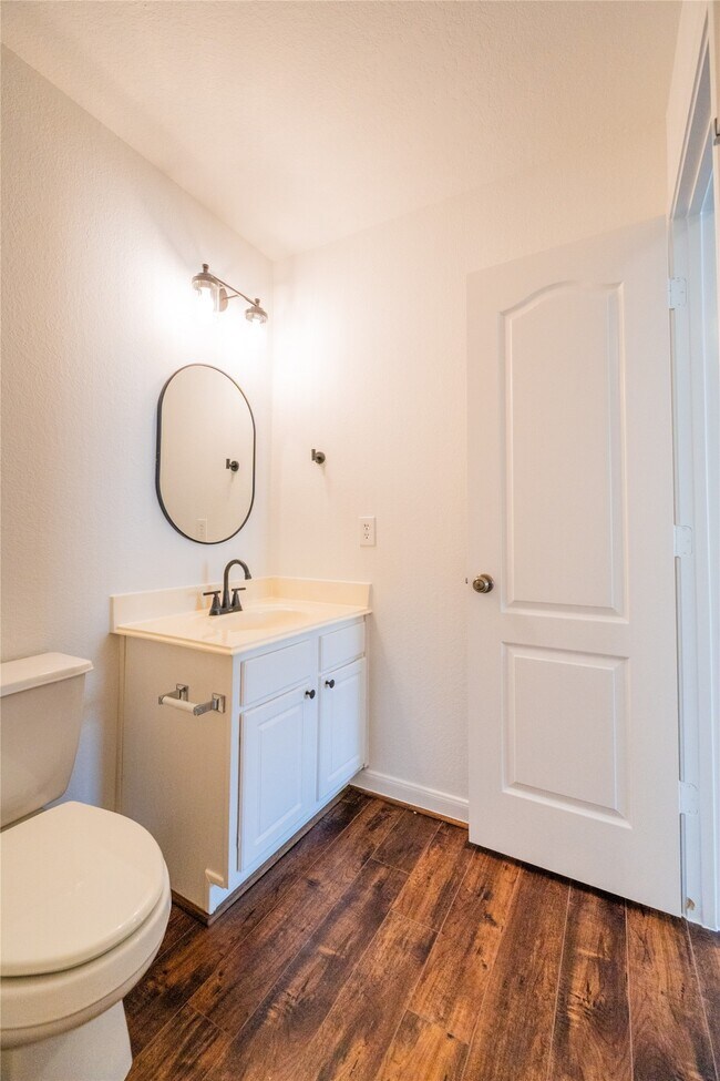 Building Photo - 16026 Limestone Lake Dr