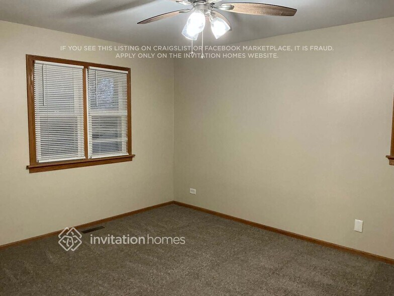 Building Photo - 800 E Belmont Ave