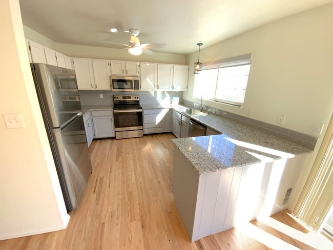 Building Photo - 2 Bedroom Townhome Available Near W Cheyenne Blvd & S Nevada Ave