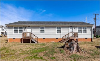 Building Photo - 1603 Monteiro Ave