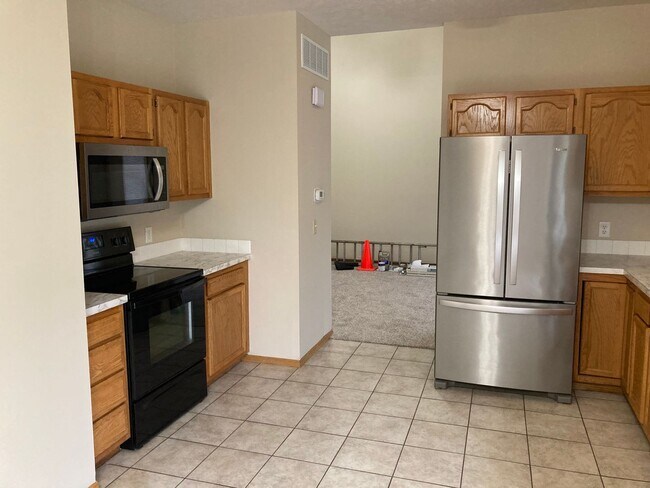 Building Photo - 3200 S 79th 4bed/3bath