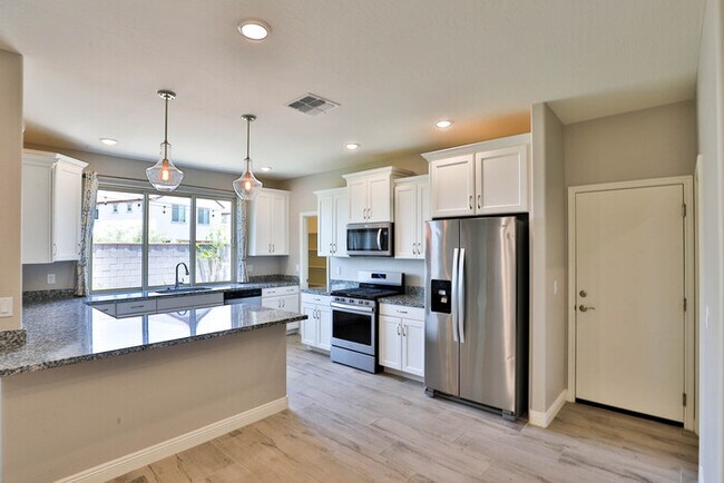 Building Photo - 9805 E Specter Dr