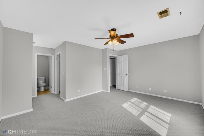 Building Photo - 920 Surrey Dr