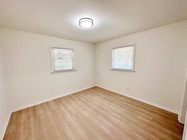 Building Photo - 815 Dana Pl