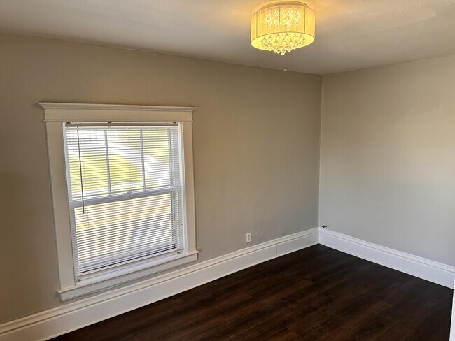 Building Photo - 334 Raymond St