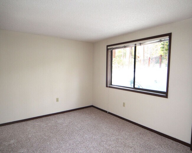 Building Photo - 830 Oriole Way