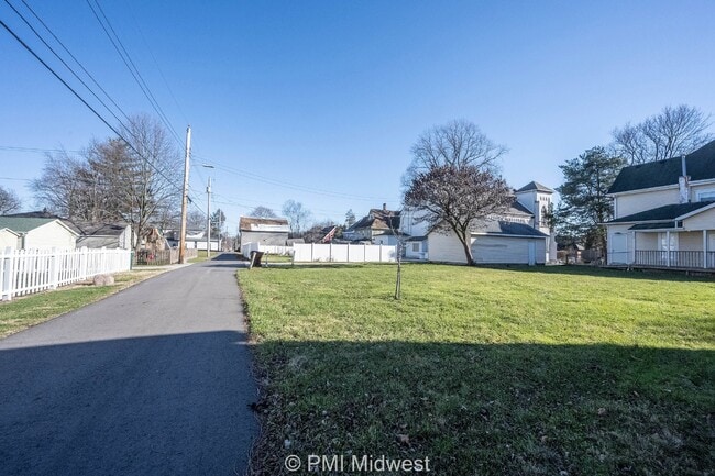 Building Photo - Charming Studio Apartment in Greenfield, I...