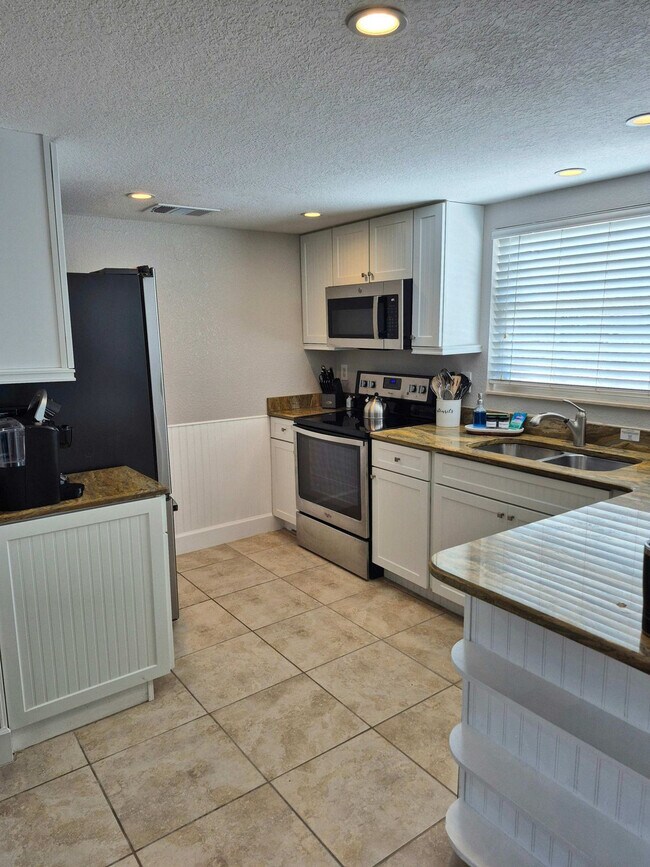 Building Photo - 100 7th St S