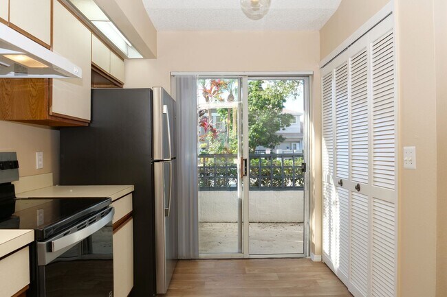 Building Photo - 1 story 3/2 in Meadow Woods with full sized washer and dryer included