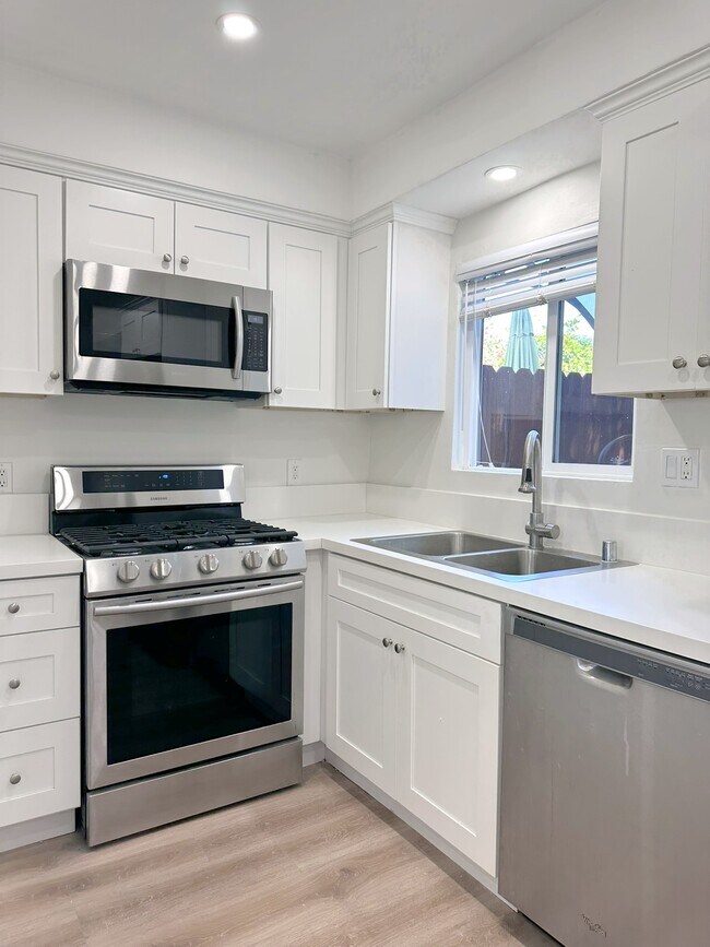 Building Photo - 3305 Green Ln
