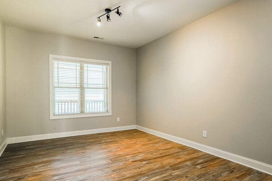 Building Photo - 770 Airedale Trail