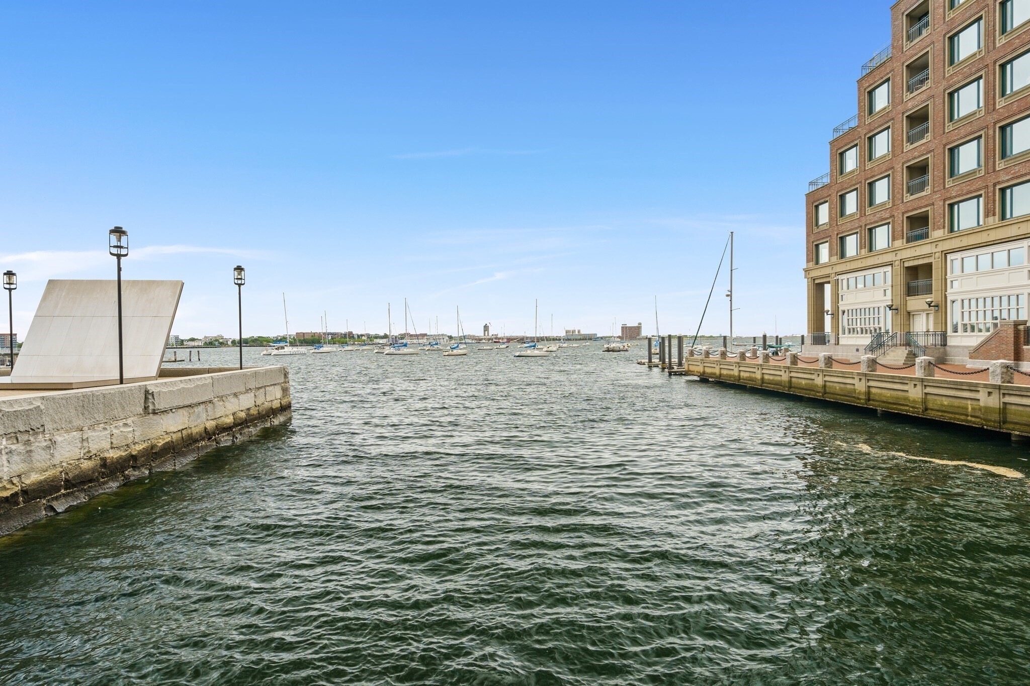 Building Photo - 65 E India Row