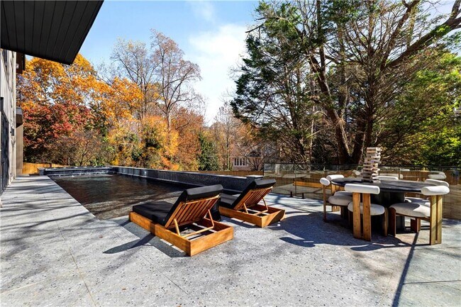 Building Photo - 3600 Lower Roswell Rd