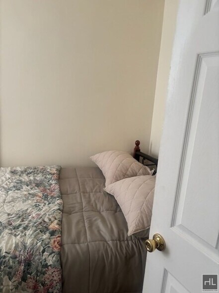 Building Photo - FRANCIS LEWIS BLVD