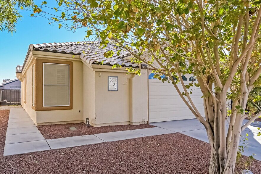 Building Photo - 6125 Wild Berry Dr