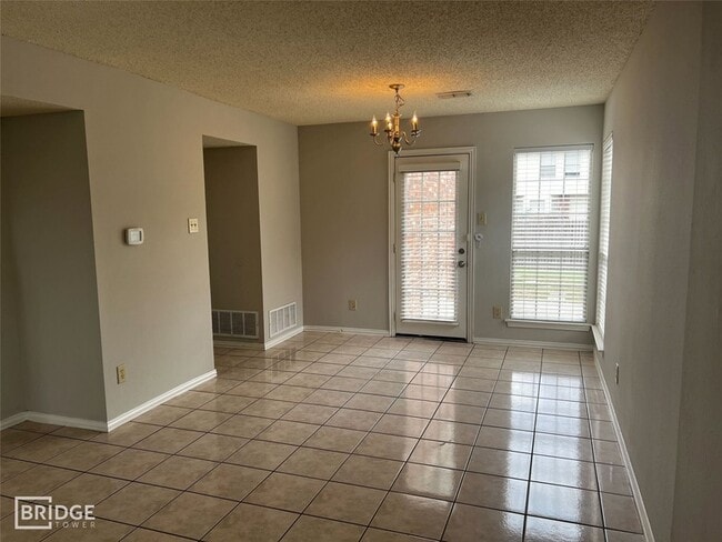 Building Photo - 1321 Overlook Dr