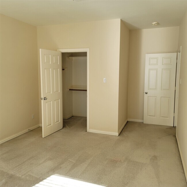 Building Photo - 7111 Harmony Cove