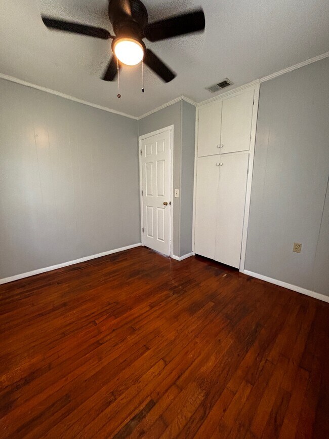 Building Photo - 773 Shuman St.