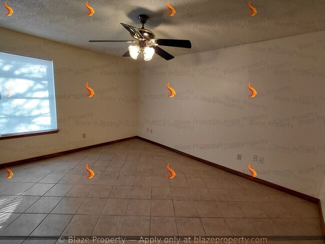 Building Photo - 3 Bed 2 Bath Home with a Garage For Rent