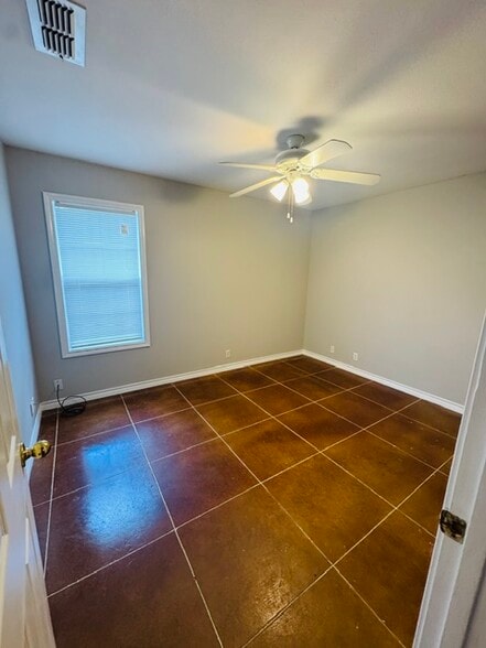 Building Photo - 120 Peavine Rd