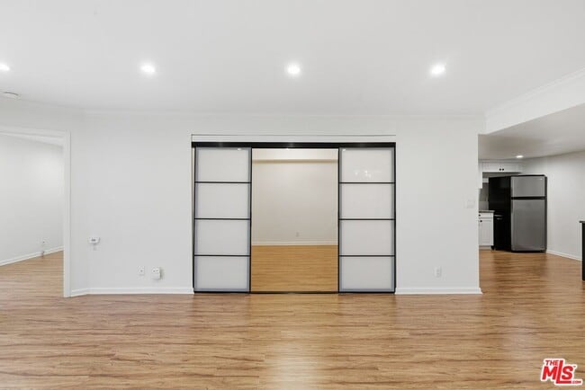 Building Photo - 5009 Woodman Ave