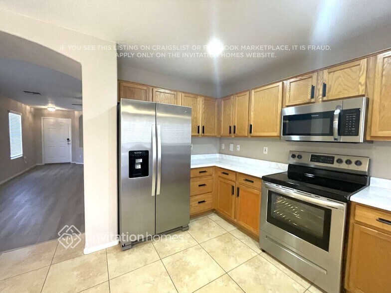 Building Photo - 15440 W Gelding Dr