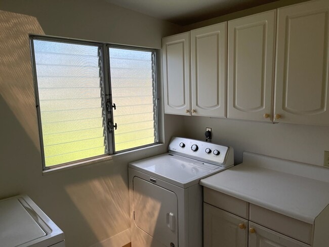 Building Photo - Crown Terrace single story with attached s...
