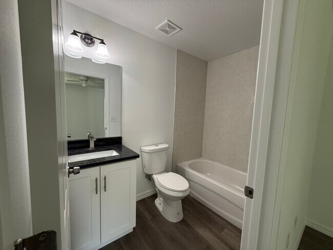 Building Photo - 53 Poplar Rd