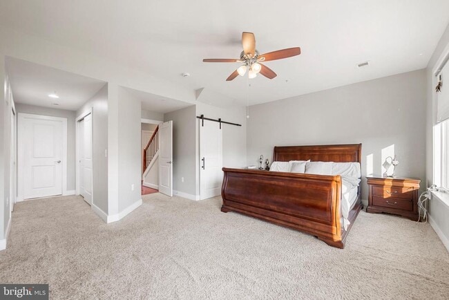 Building Photo - 710 E Howell Ave